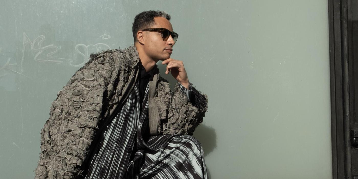 Male dressed in baggy clothes with sunglasses.