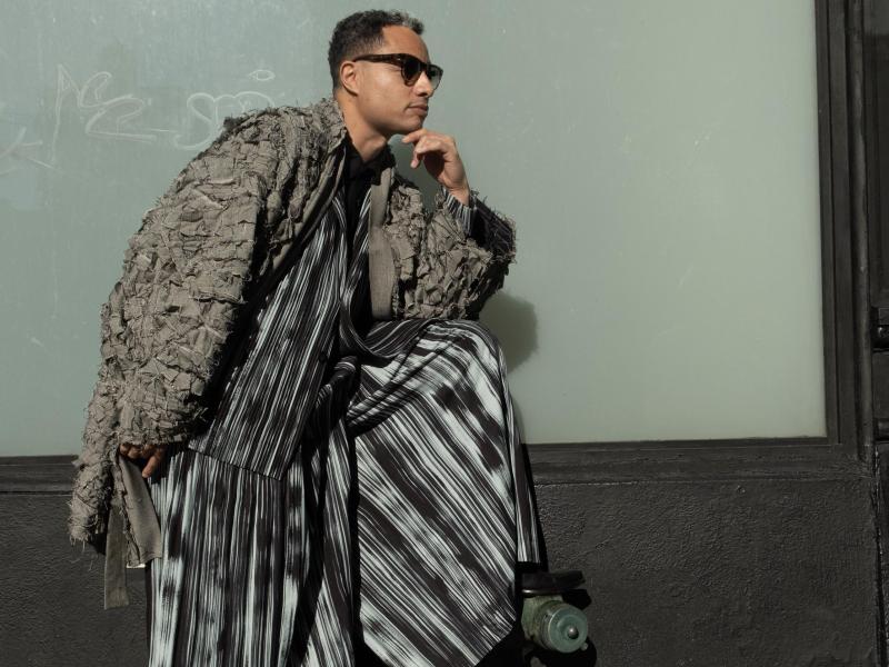 Male dressed in baggy clothes with sunglasses.