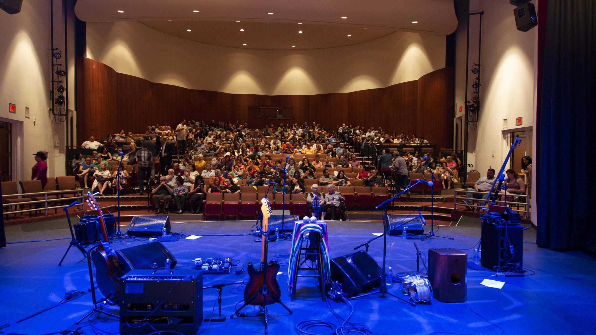 The Hal Bogle Theatre Rental creates an inviting and intimate atmosphere for smaller concerts